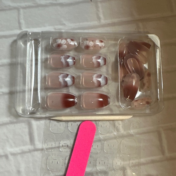 Artificial fingernail Set 24 file & Adhesive tabs nIB - Picture 3 of 3